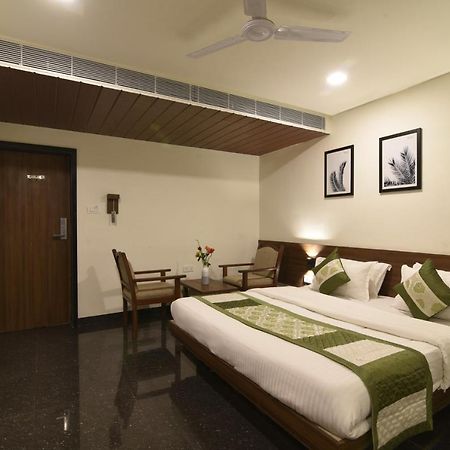 Hotel Clove Bijāpur Eksteriør billede