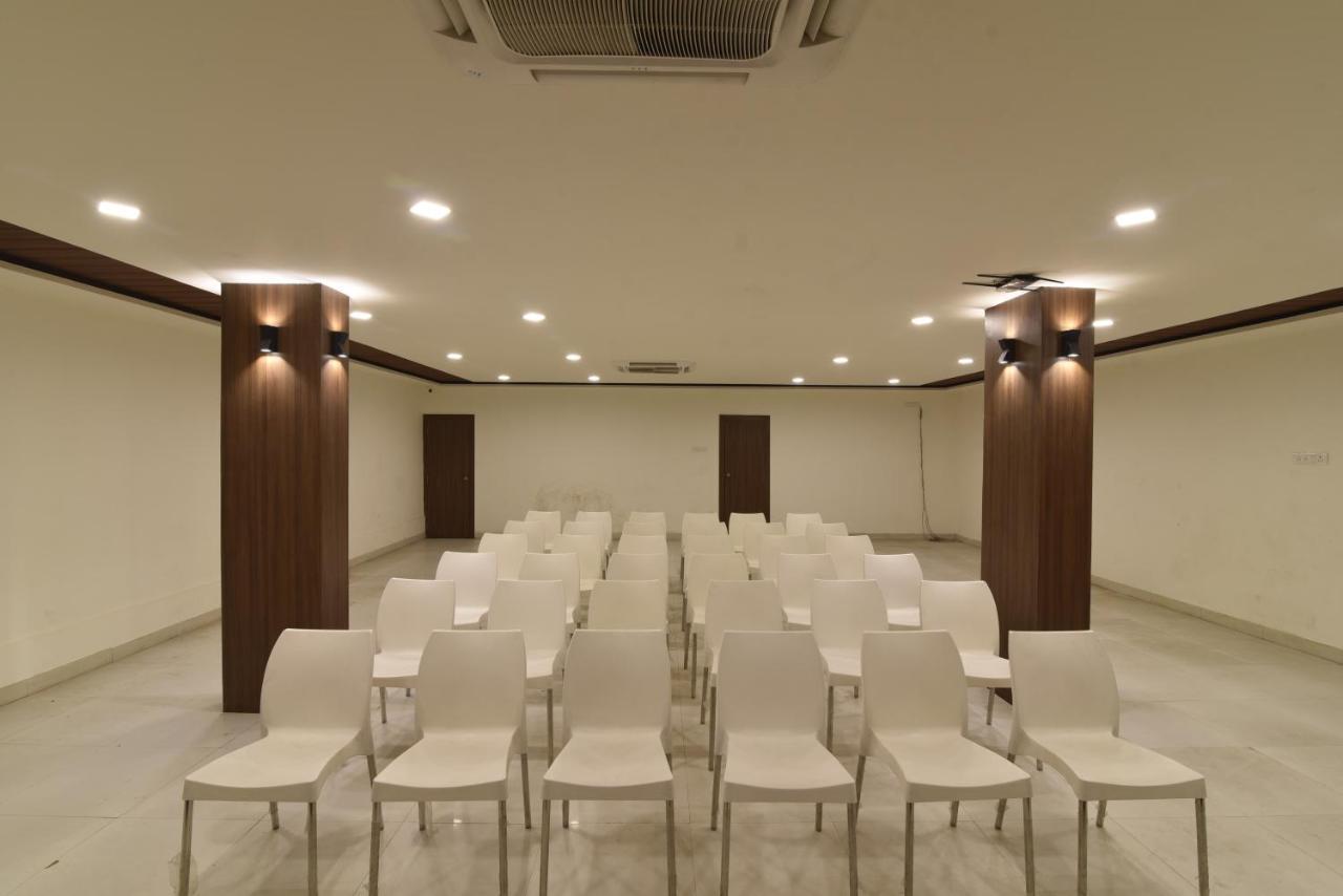 Hotel Clove Bijāpur Eksteriør billede