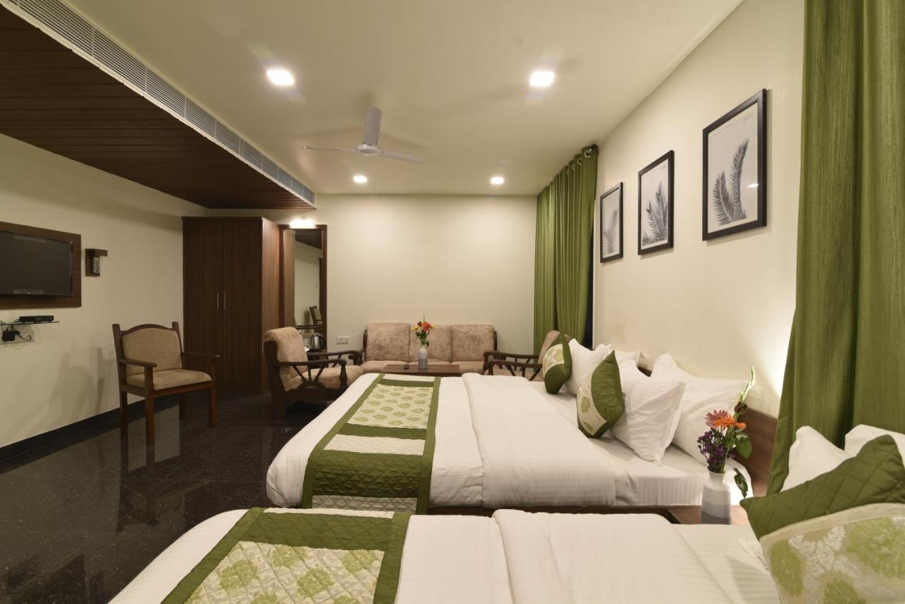 Hotel Clove Bijāpur Eksteriør billede