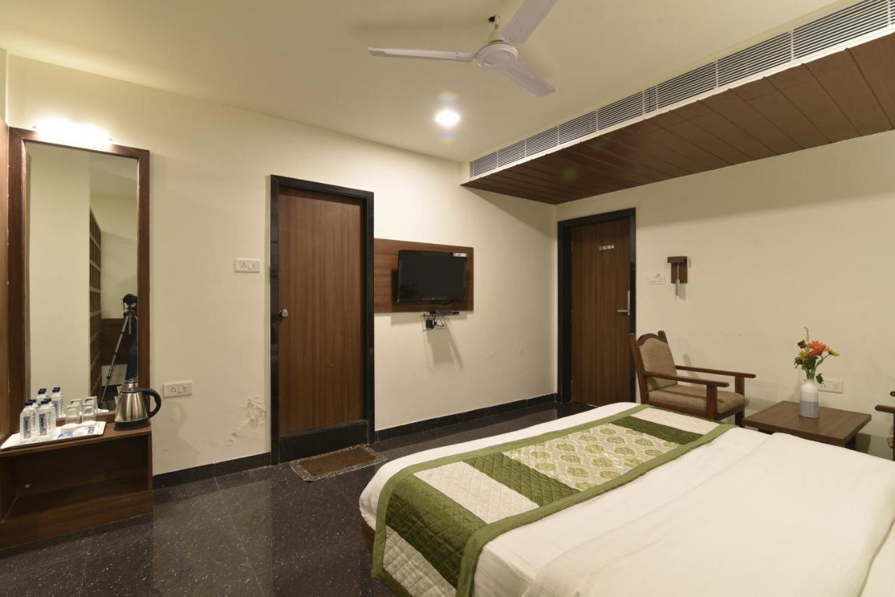 Hotel Clove Bijāpur Eksteriør billede