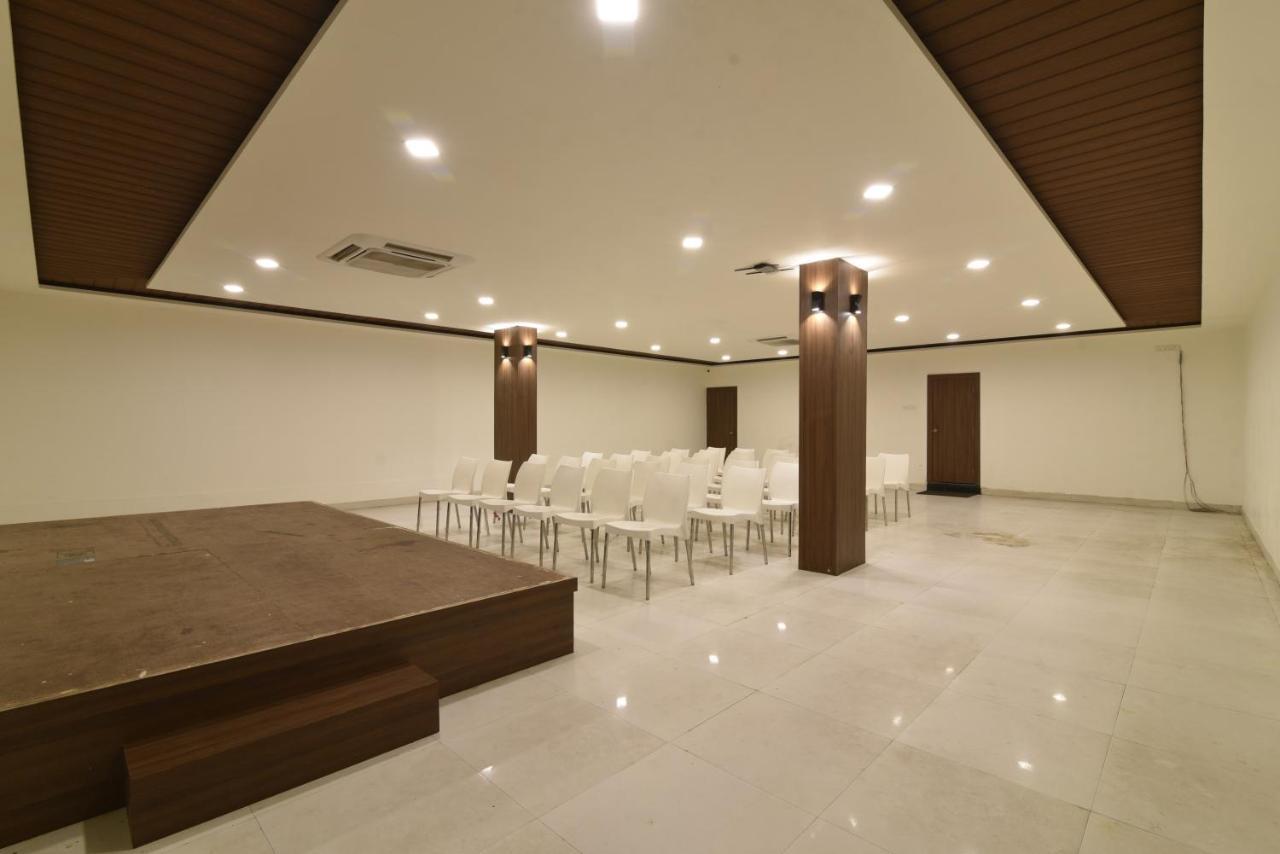 Hotel Clove Bijāpur Eksteriør billede