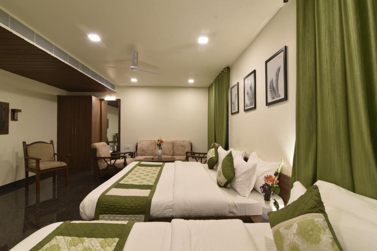 Hotel Clove Bijāpur Eksteriør billede