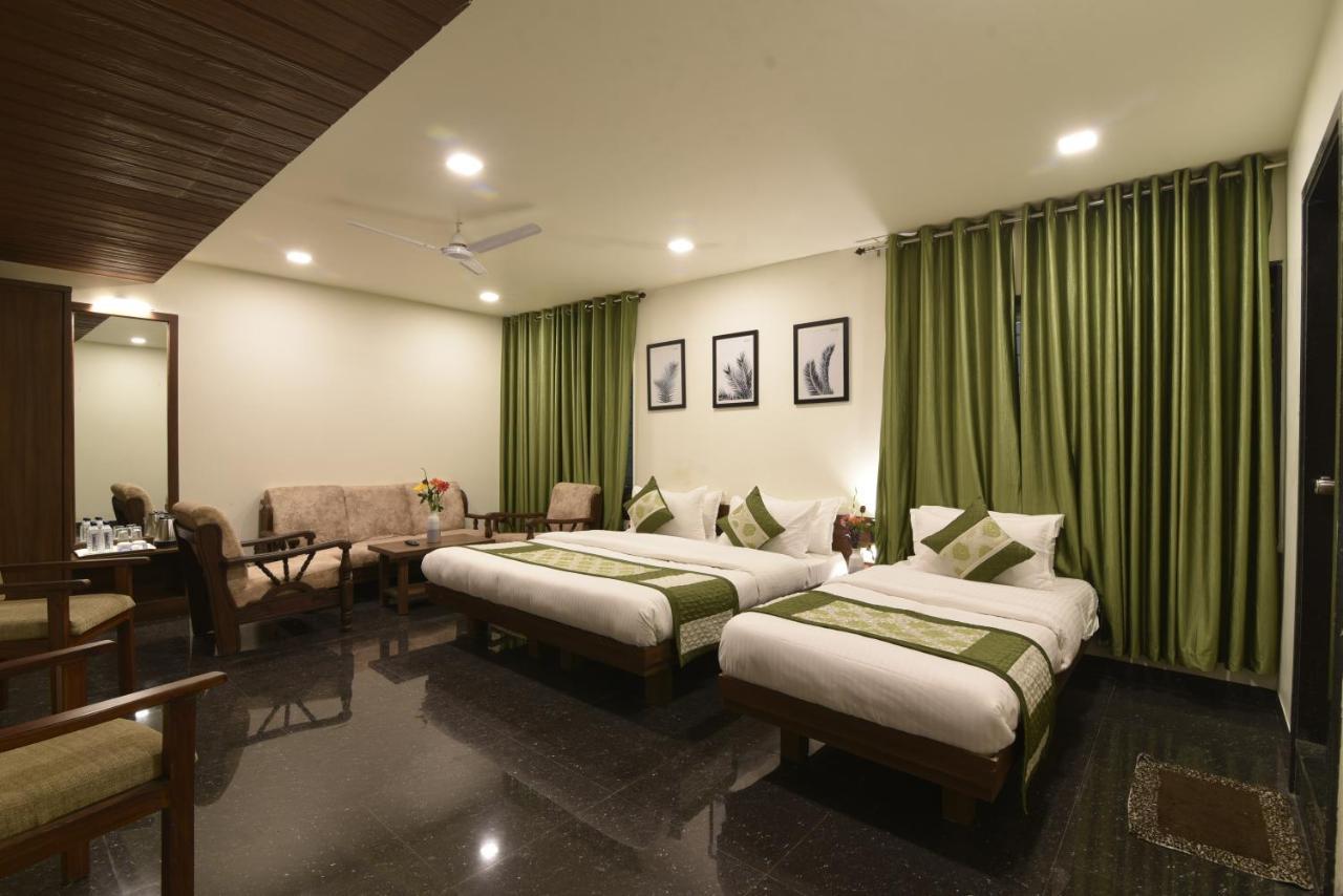 Hotel Clove Bijāpur Eksteriør billede