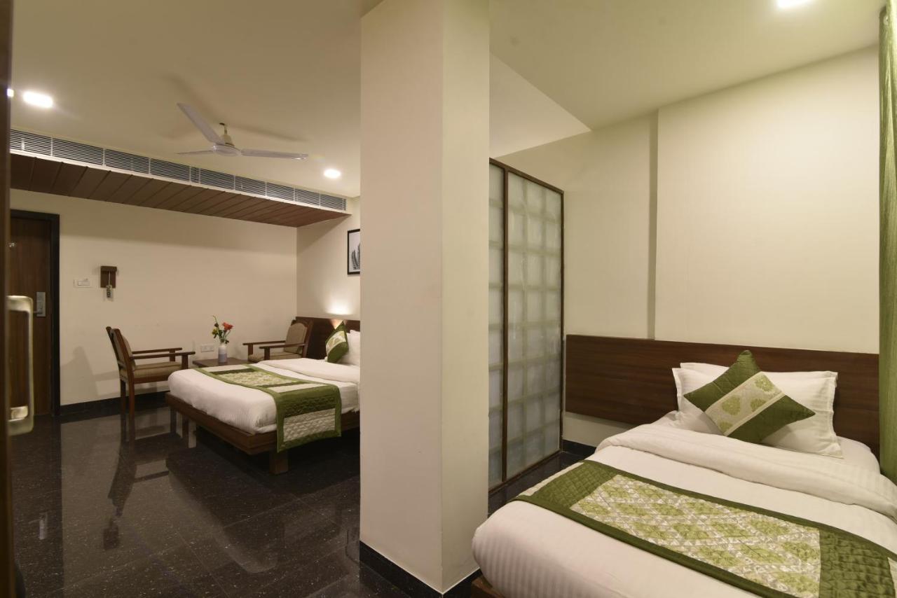 Hotel Clove Bijāpur Eksteriør billede
