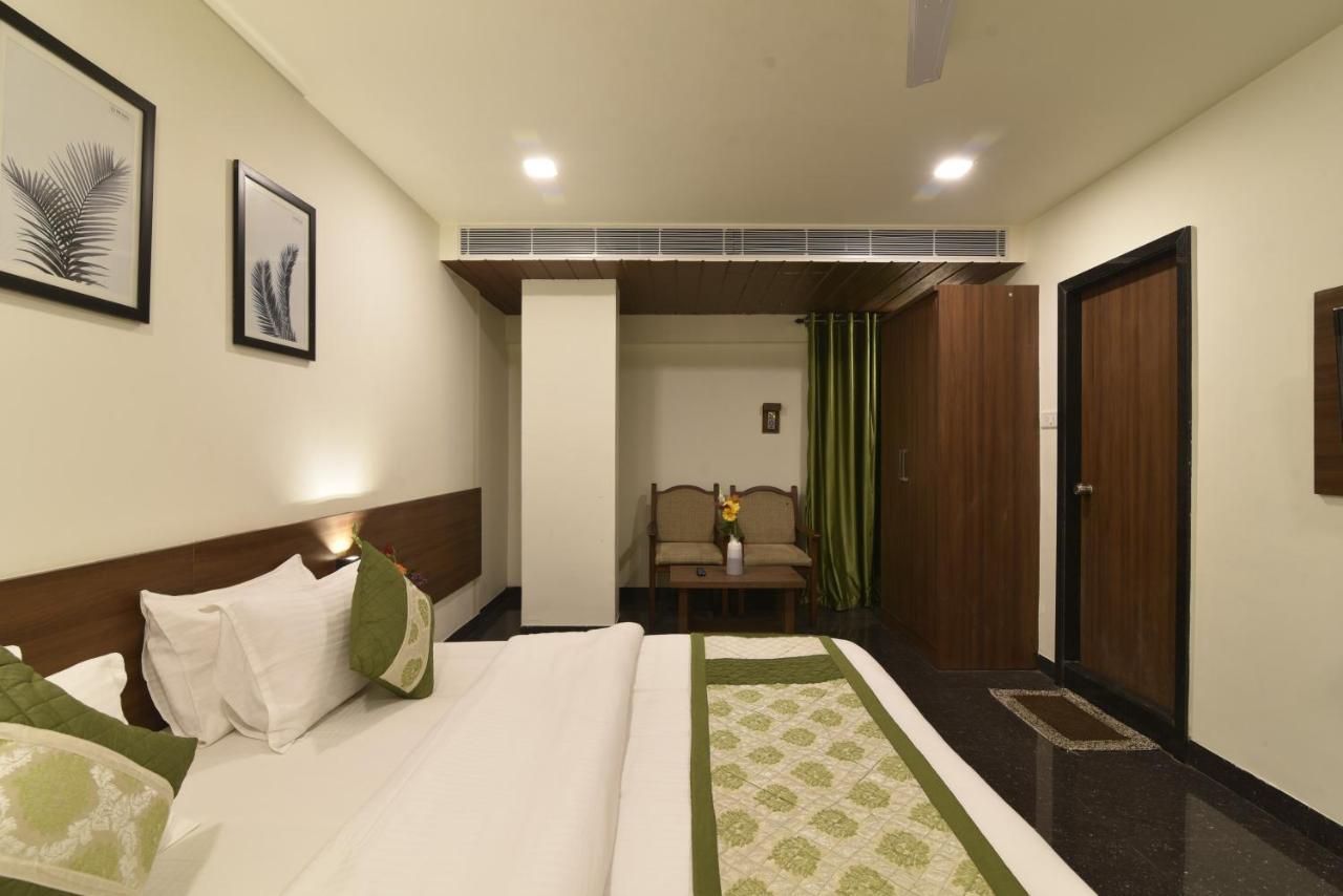 Hotel Clove Bijāpur Eksteriør billede