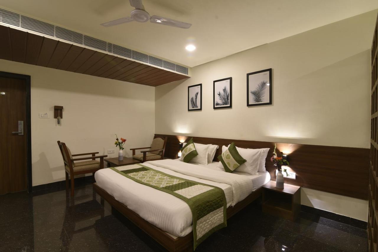 Hotel Clove Bijāpur Eksteriør billede